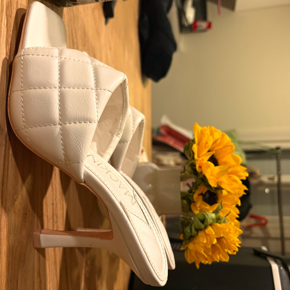 White Pump Size 9